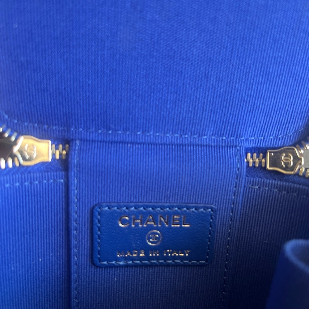 CHANEL Blue Mini Vanity Top Handle with Gold Hardware - Picture 7 of 10